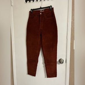 levi’s high rise mom jeans (size 27)
